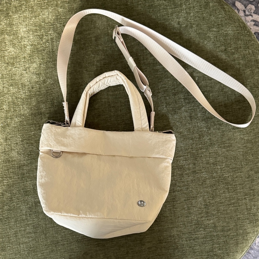 Lululemon cream tote bag